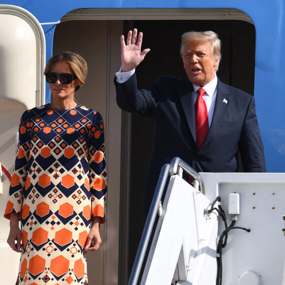 Donald Trump et sa femme Melania - La famille Trump débarque de Air Force One à l'aéroport international de Palm Beach, janvier 2021.