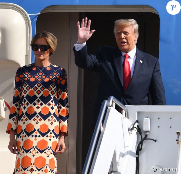 Donald Trump et sa femme Melania - La famille Trump débarque de Air Force One à l'aéroport international de Palm Beach, janvier 2021.