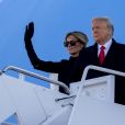 Donald Trump et sa femme Melania montent, pour la dernière fois, à bord de Air Force One sur la base Andrews, pour s'envoler vers la Floride, le jour de l'investiture du nouveau président des Etats-Unis. Le 20 janvier 2021