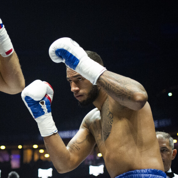 Tony Yoka ( poids Lourds ) - Tony Yoka remporte son combat de boxe contre Johann Duhaupas dans la catégorie poids lourds dès le premier round à Paris La Défense Arena le 25 septembre 2020. © JB Autissier / Panoramic / Bestimage