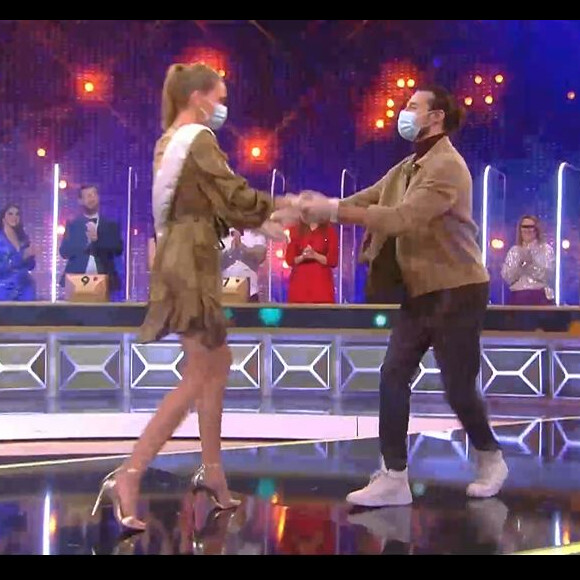 Amandine Petit danse une salsa avec Anthony Colette dans "A prendre ou à laisser", le 24 janvier 2021, sur C8