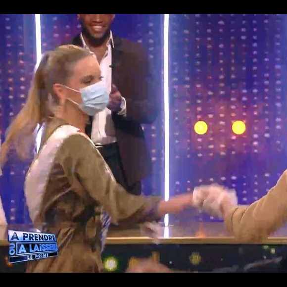Amandine Petit danse une salsa avec Anthony Colette dans "A prendre ou à laisser", le 24 janvier 2021, sur C8