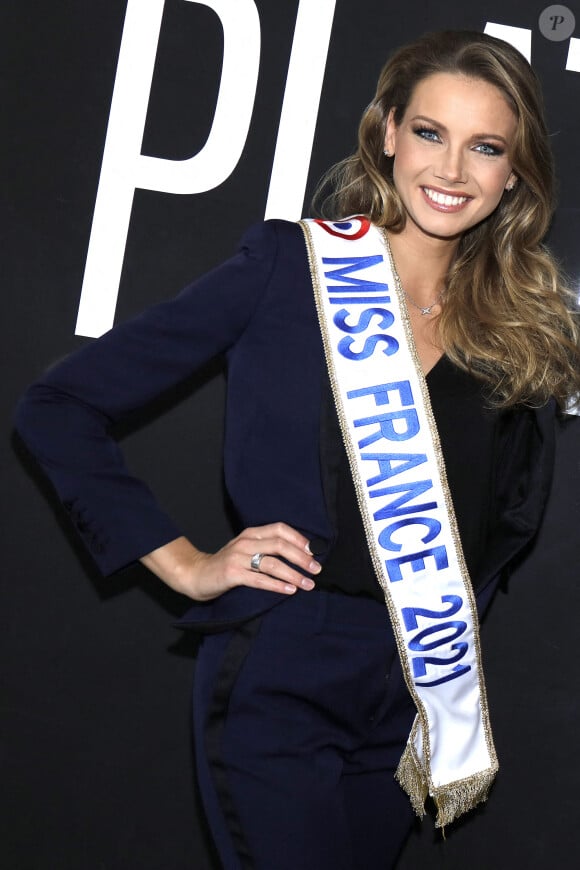 Exclusif - Amandine Petit (Miss France 2021) rencontre Jordan De Luxe sur un plateau de la chaine Non Stop People le 14 janvier 2021 © Cédric Perrin / Bestimage 