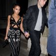 Robert Pattinson et sa petite-amie FKA Twigs arrivent à l'after-party "Warner Music Brits 2015" à Londres, le 25 février 2015.
