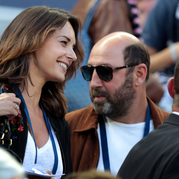 Philippe Etchebest, Kad Merad et sa compagne Julia Vignali assistent au match de football Bordeaux/ Marseille au stade de Bordeaux le 14 Mai 2107. © Patrick Bernard-Quentin Salinier/ Bestimage