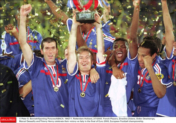 Marcel Desailly (à droite),  champion d'Europe de football avec l'équipe de France, en 2000.