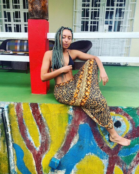 Eleejah Noah prend la pose au Cameroun. Instagram, février 2021.