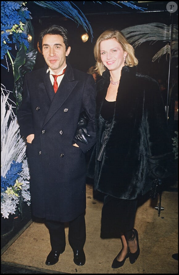 Jeane Manson et son ex-mari Richard Berry photographiés au restaurant à Paris dans les années 80.
