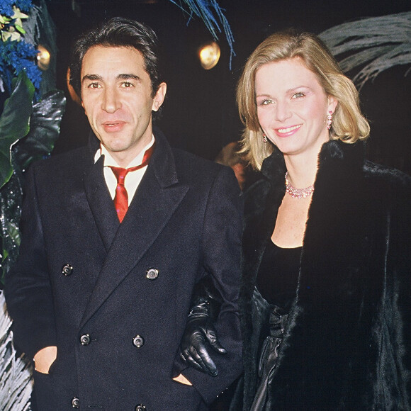 Jeane Manson et son ex-mari Richard Berry photographiés au restaurant à Paris dans les années 80.