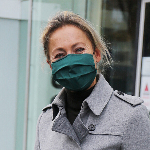 Exclusif - Anne-Sophie Lapix devant les studios de Radio France à Paris, le 13 novembre 2020.