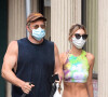 Exclusif - Emily Ratajkowski et son mari Sebastian Bear-McClard sont photographiés en train de promener leur chien, Colombo à New York le 9 juillet 2020. Ils portent des masques pour se protéger de l'épidémie de Coronavirus (COVID-19). 