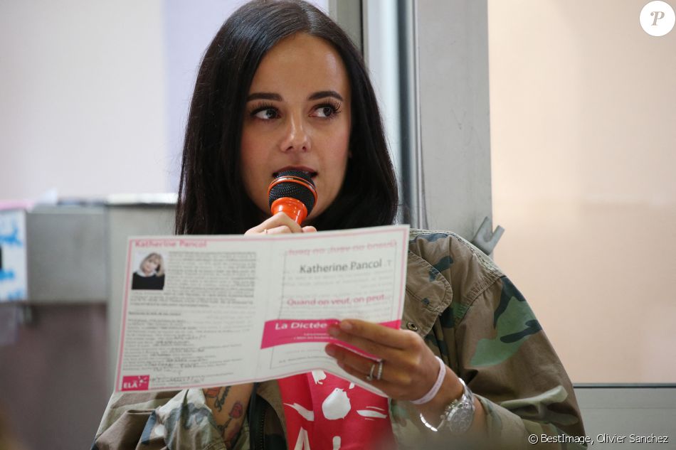 Exclusif - La chanteuse Alizée a donné de la voix pour se faire entendre des 109 élèves de 5e qui participaient à la dictée ELA. © Olivier Sanchez/Crystal Pictures/Bestimage