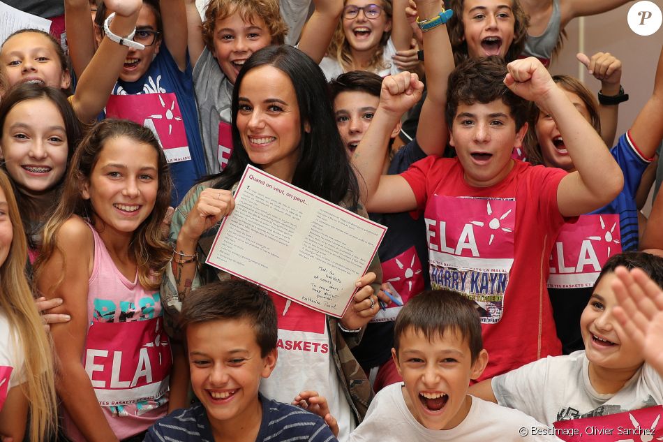Exclusif - La chanteuse Alizée a donné de la voix pour se faire entendre des 109 élèves de 5e qui participaient à la dictée ELA. © Olivier Sanchez/Crystal Pictures/Bestimage