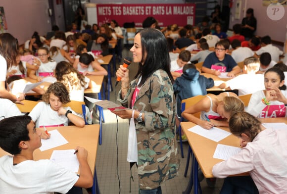 Exclusif - La chanteuse Alizée a donné de la voix pour se faire entendre des 109 élèves de 5e qui participaient à la dictée ELA. © Olivier Sanchez/Crystal Pictures/Bestimage
