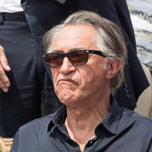 (info : Richard Berry est accusé d'inceste par sa fille Coline : Il dément ) - Richard Berry dans les tribunes lors des internationaux de tennis de Roland Garros à Paris, France, le 4 juin 2019. © Jacovides-Moreau/Bestimage 