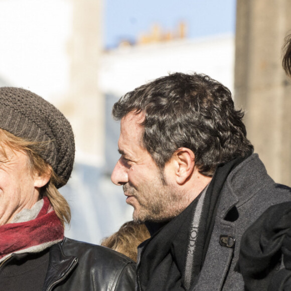 Jean-Louis Aubert, Bernard Montiel et Thomas Dutronc - Arrivées des personnalités en l'église de La Madeleine pour les obsèques de Johnny Hallyday à Paris. Le 9 décembre 2017.