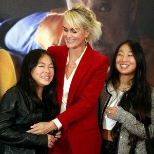 Laeticia Hallyday et ses filles Joy et Jade - Projection au Grand Rex à Paris des documentaires "Johnny USA" et "A nos promesses" à l'occasion de la Journée Spéciale Johnny, son rêve américain. Le 21 octobre 2020 © Jacovides-Moreau / Bestimage