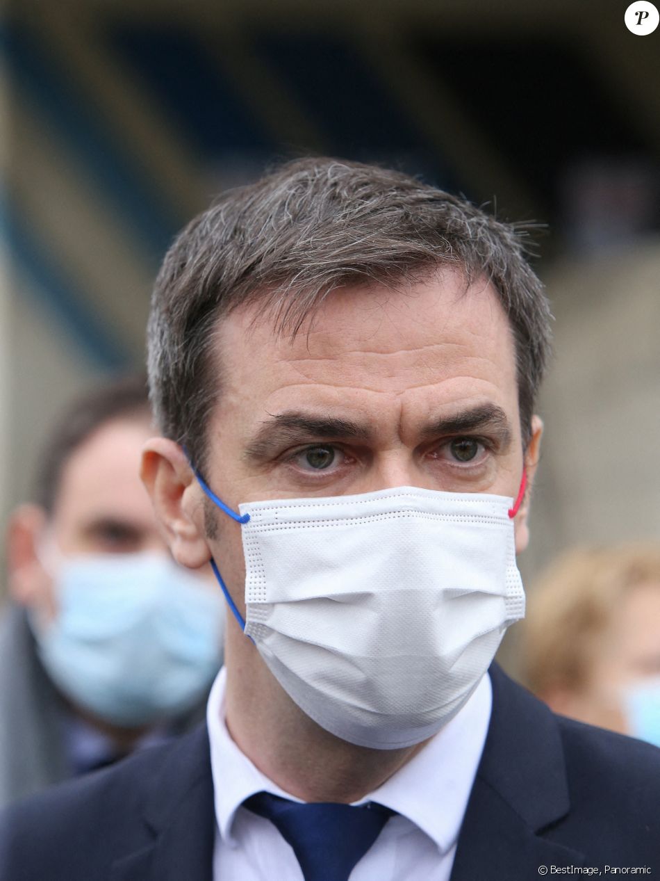 Déplacement de Olivier Veran, ministre de la Santé dans le cadre de la campagne vaccinale contre la COVID-19 en France au Centre hospitalier de Melun, France, le 8 février 2021. © Panoramic/Bestimage