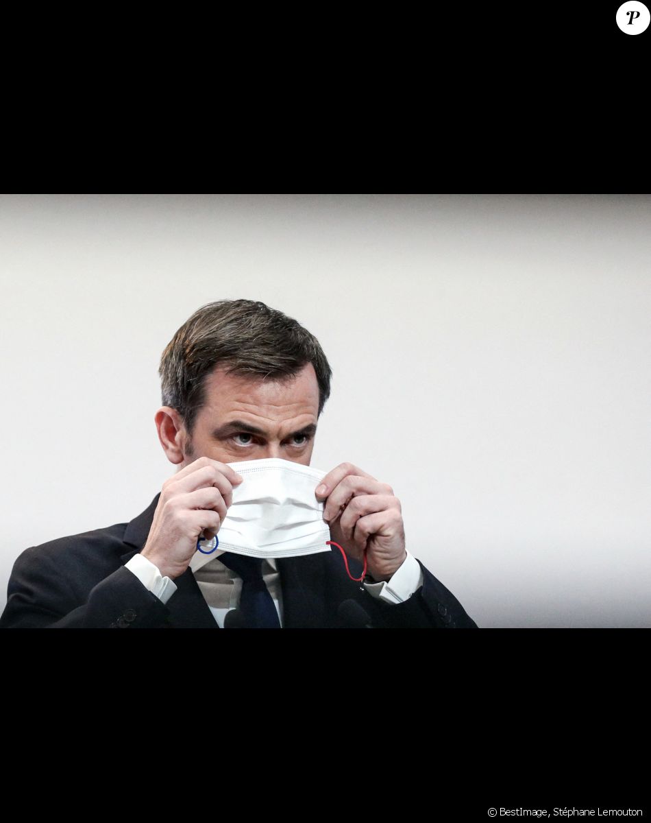 Olivier Véran, ministre des solidarités et de la santé lors de la conférence de presse sur le point de situation sur la lutte contre l'épidémie de coronavirus (COVID-19) à Paris le 4 février 2021. © Stéphane Lemouton / Bestimage