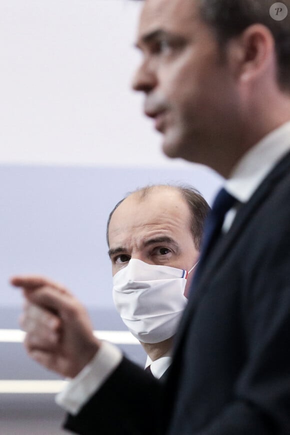 Jean Castex, premier ministre, Olivier Véran, ministre des solidarités et de la santé lors de la conférence de presse sur le point de situation sur la lutte contre l'épidémie de coronavirus (COVID-19) à Paris le 4 février 2021. © Stéphane Lemouton / Bestimage