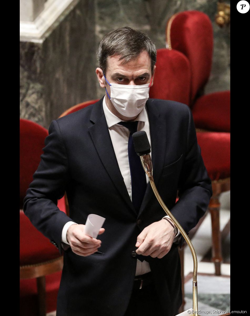 Le ministre des Solidarités et de la Santé, Olivier Véran lors de la séance de questions au gouvernement à l'Assemblée Nationale à Paris le 2 février 2021. © Stéphane Lemouton / Bestimage