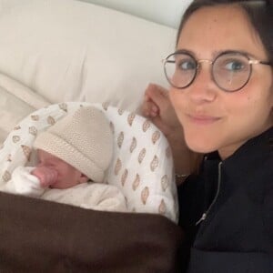 Joyce Jonathan a annoncé la naissance de sa fille Ghjulia sur Instagram, le 7 novembre 2020. Elle est née le 2 novembre. 