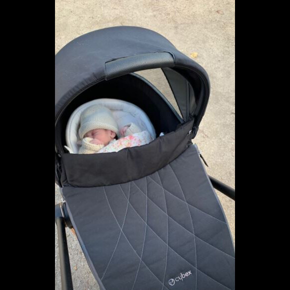 Joyce Jonathan a montré sa fille Ghjulia à l'occasion de la première sortie du bébé le 12 novembre 2020.