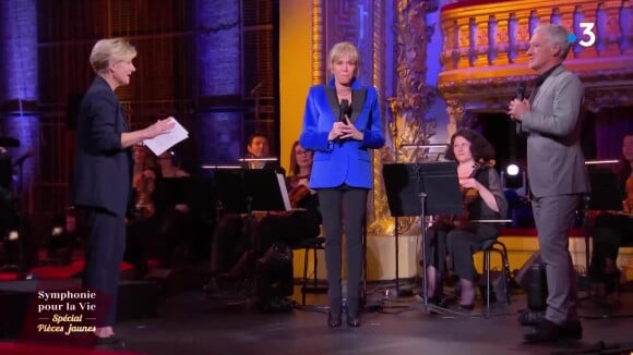 Brigitte Macron dans l'émission "Symphonie pour la Vie, Spéciale Pièces jaunes" au Théâtre national de l'Opéra Comique à Paris, diffusée sur France 3.