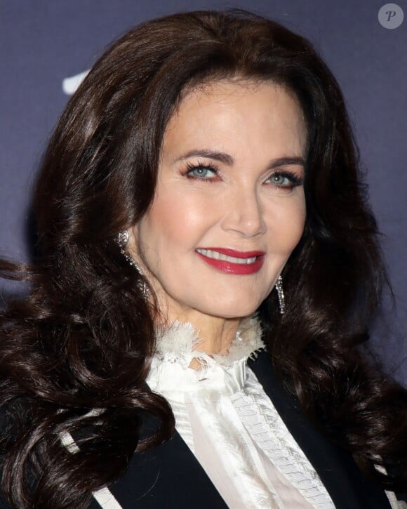 Lynda Carter au photocall des "NHL Awards 2018" à Los Angeles, le 20 juin 2018.