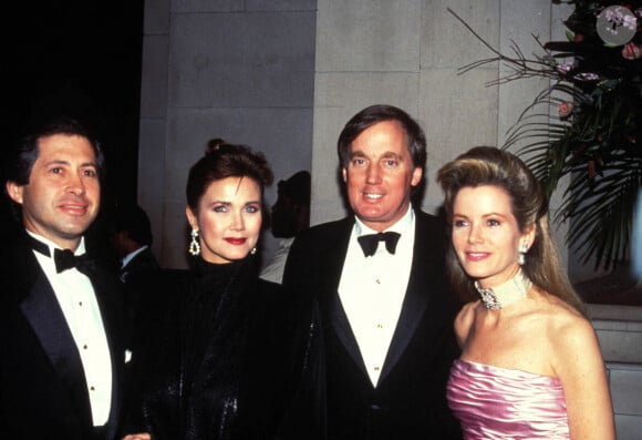 Lynda Carter et son mari Robert Altman (à gauche) en 1990.