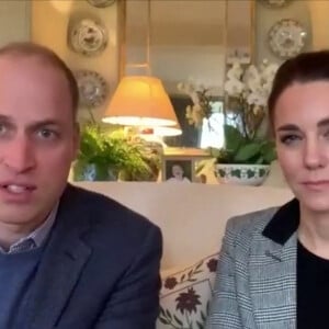 Le prince William, duc de Cambridge, et Catherine (Kate) Middleton, duchesse de Cambridge, parlent de deuil avec les travailleurs de première ligne lors de l'épidémie de Coronavirus (COVID-19). Le 6 janvier 2021.