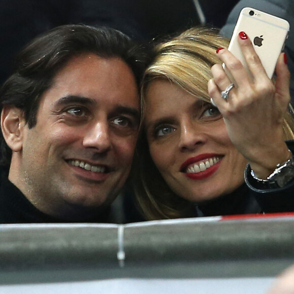 Sylvie Tellier et son compagnon Laurent - People au match de football France - Russie au Stade de France à Saint-Denis le 29 mars 2016. © Cyril Moreau/Bestimage
