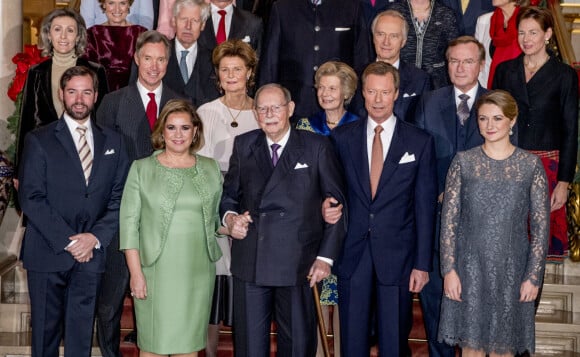 Le grand-duc héritier Guillaume, la grand-duchesse Maria-Teresa, le grand-duc Jean, le grand-duc Henri, la grande-duchesse héritière Stéphanie (Stéphanie de Lannoy), la princesse Sibilla, le prince Guillaume, le prince Nicolas, la princesse Margaretha de Liechtenstein, la princesse Marie-Astrid, l'archiduc Christian d'Autriche, le prince Jean et la princesse Annemarie de Bourbon-Parme et guest - La famille Grand-Ducal de Luxembourg lors de la cérémonie de clôture de l?année anniversaire des 125 ans de la dynastie Luxembourg-Nassau au Luxembourg, le 8 décembre 2016.