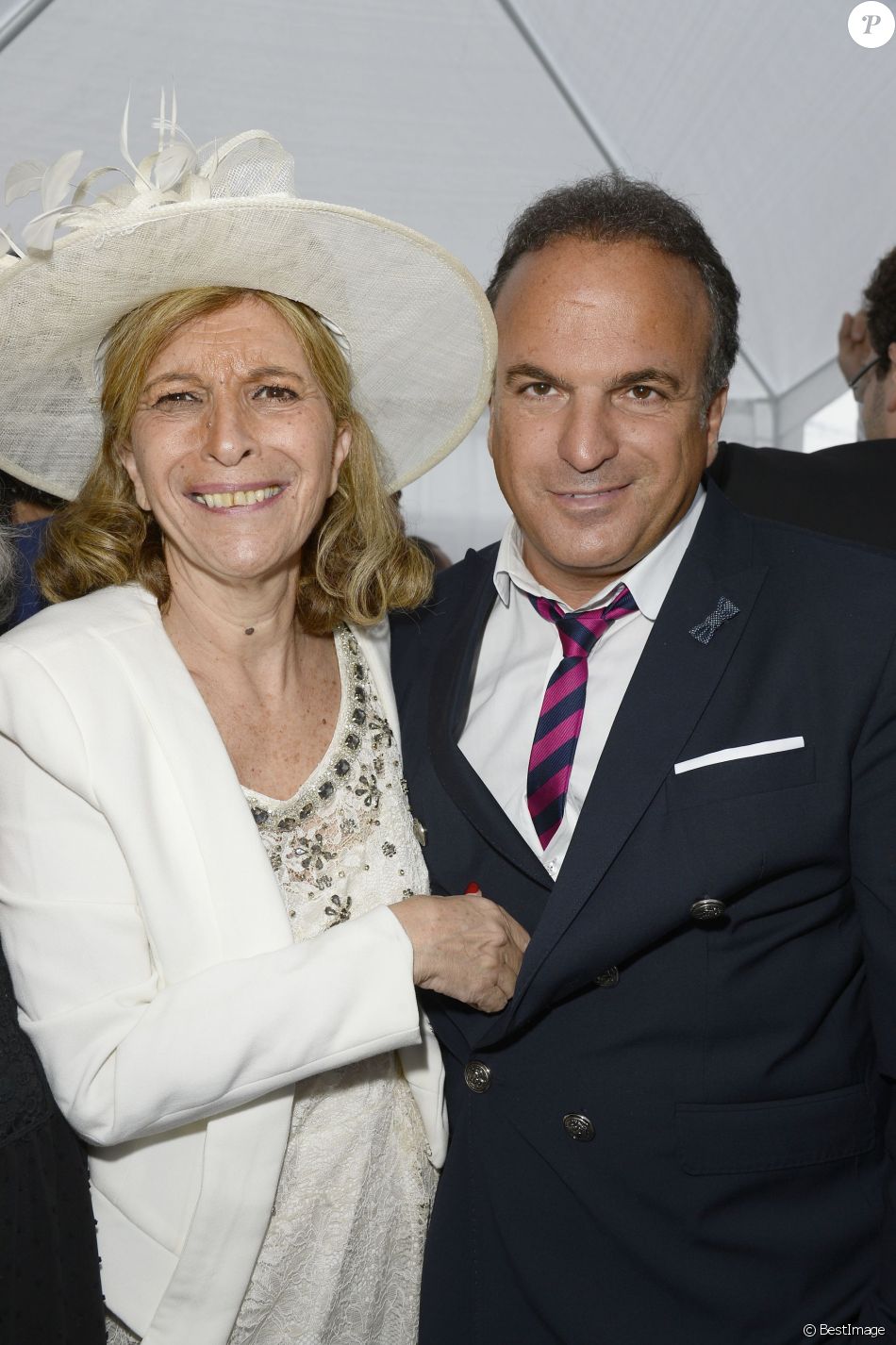 Linda Qui Veut épouser Mon Fils Exclusif - Linda - Mariage d'Audrey et Alexandre de l'émission Qui veut  épouser mon fils ? saison 2 au Manoir des Cygnes à Le Coudray-Montceaux, le  6 juillet 20 - Purepeople