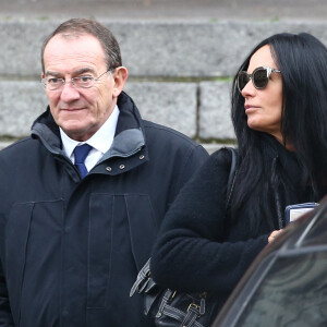 Jean-Pierre Pernaut et sa femme Nathalie Marquay-Pernaut - Sortie de la cérémonie religieuse des obsèques de Françoise Pernaut (Pillot) en la cathédrale Notre-Dame d'Amiens, France, le 19 octobre 2016, pour l'inhumation au cimetière de Bouvaincourt-sur-Bresle. © Crystal Pictures/Bestimage