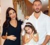 Julia Paredes est mariée à Maxime Parisi. Ensemble, le couple a une petite fille, Luna, et attend un deuxième enfant, un petit garçon.