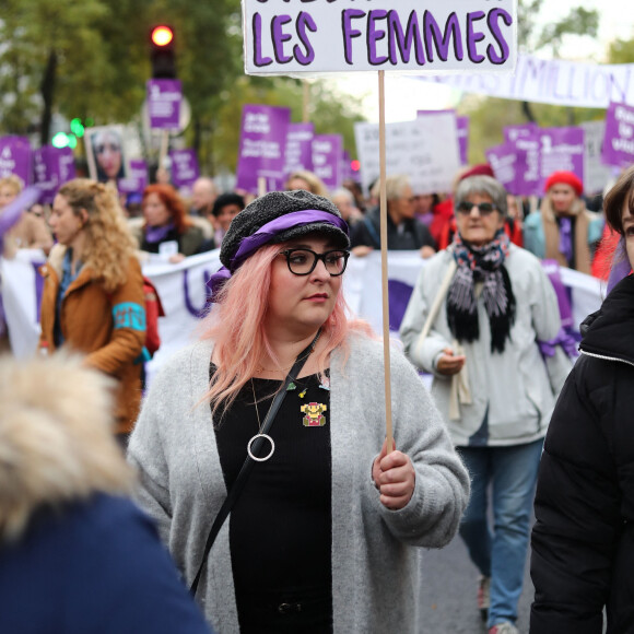 Marilou Berry - De nombreuses artistes et personnalités marchent contre les violences sexistes et sexuelles (marche organisée par le collectif NousToutes) de place de l'Opéra jusqu'à la place de la Nation à Paris le 23 Novembre 2019 © Cyril Moreau / Bestimage