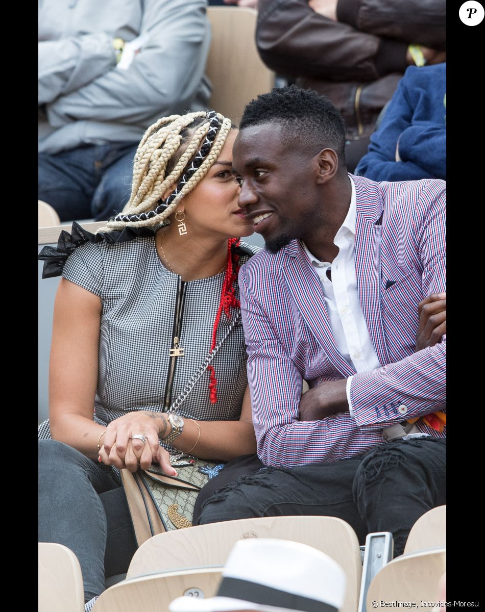 Blaise Matuidi et sa femme Isabelle - People dans les tribunes lors des internationaux de France de tennis de Roland Garros 2019 à Paris le 28 mai 2019. © Jacovides-Moreau/Bestimage
