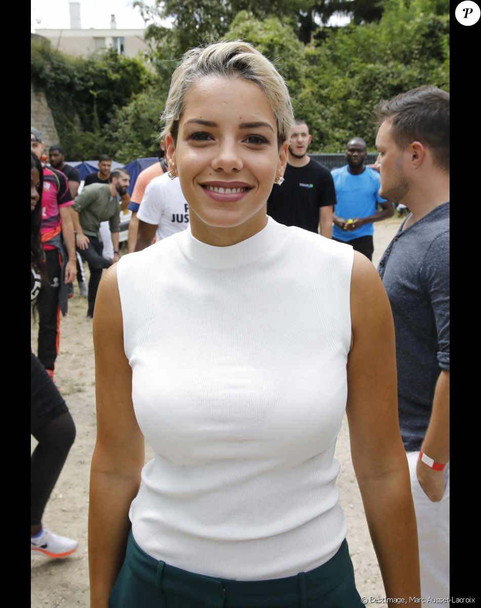 Isabelle, la femme de Blaise Matuidi - Blaise Matuidi revient avec la coupe du monde en héros à Fontenay sous Bois où il a grandi et commencé le football le 8 août 2018. Il a posé avec ses fans, signé des autographes et même reçu la médaille de la ville des mains du maire. © Marc Ausset-Lacroix / Bestimage