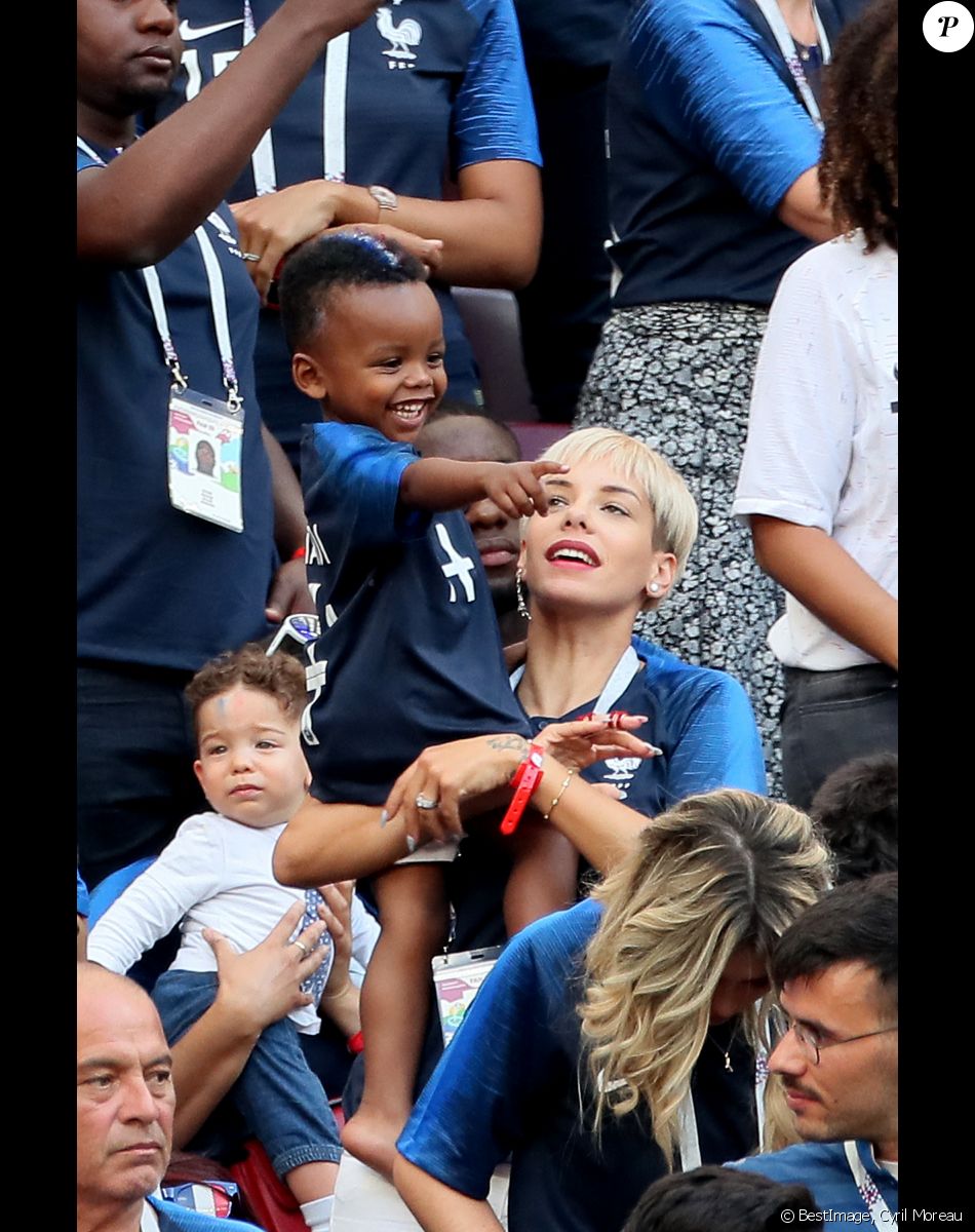 Isabelle Matuidi (femme de Blaise Matuidi) et son fils Eden - Célébrités dans les tribunes lors du match de coupe du monde opposant la France au Danemark au stade Loujniki à Moscou, Russia, le 26 juin 2018. Le match s'est terminé par un match nul 0-0. © Cyril Moreau/Bestimage
