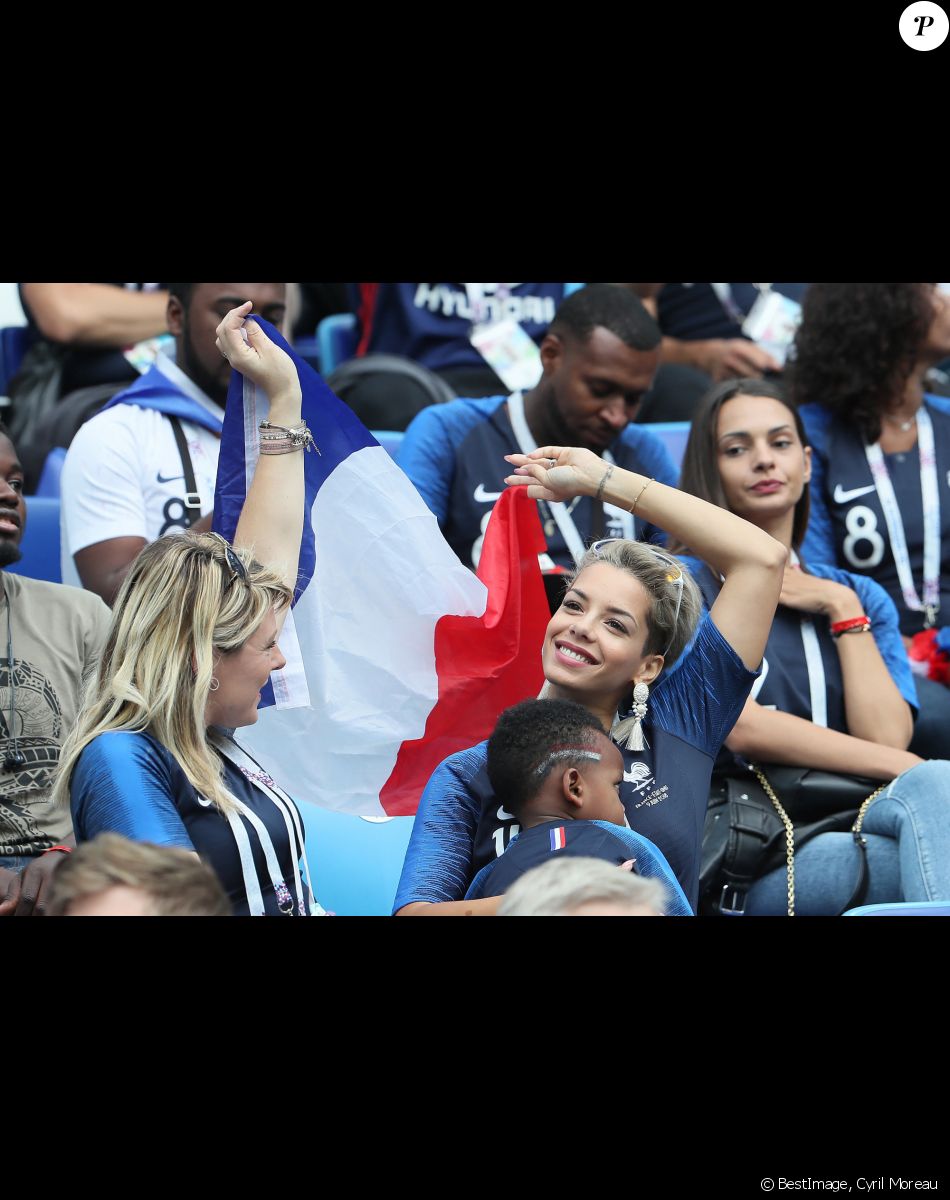 Isabelle Matuidi (femme de Blaise Matuidi) et son fils Eden - Célébrités dans les tribunes lors des quarts de finale de la Coupe du monde opposant la France à l'Uruguay au stade de Nijni Novgorod à Nijni Novgorod, Russie, le 6 juillet 2018. La France a gagné 2-0. © Cyril Moreau/Bestimage