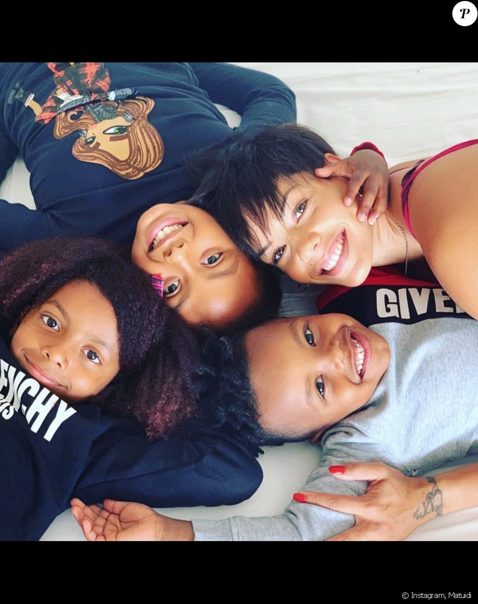 Isabelle Matuidi (épouse de Blaise Matuidi) et leurs trois enfants en octobre 2019.