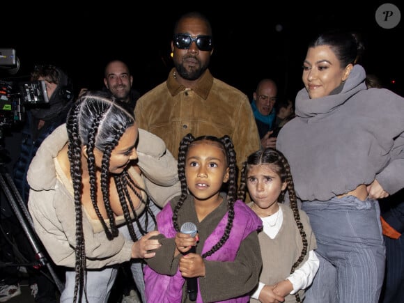 Exclusif - Kanye West, Kim Kardashian, North West, Kourtney Kardashian, Penelope Disick - K.West présente sa 8ème collection Yeezy au siège du Parti Communiste à Paris le 2 mars 2020. De nombreux fans se sont déplacés pour assister à l'évènement.