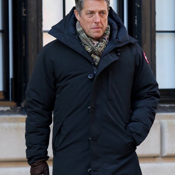 Hugh Grant sur le tournage du film The Undoing dans le quartier de Upper East Side à New York, le 5 mars 2019