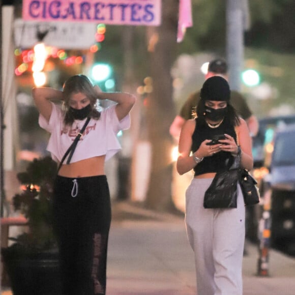 Exclusif - Vanessa Hudgens et son amie GG Magree à Los Feliz. Le 9 décembre 2020.