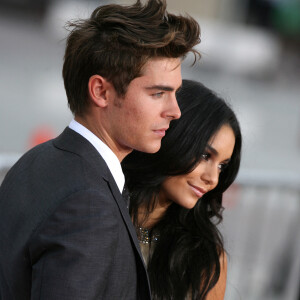 Zac Efron, Vanessa Hudgens - Première du film "Charlie St. Cloud" au Village Theatre dans Westwood.