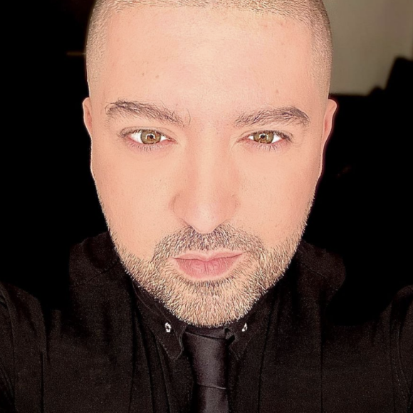 Chris Marques s'est rasé la tête en décembre 2020. Un tout nouveau look pour le juré de "Danse avec les stars" (TF1).