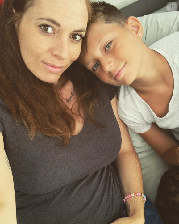 Davina Vigné, la compagne de David Mora, avec son fils, le 1er septembre 2020