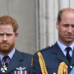 Le prince Harry, duc de Sussex, le prince William, duc de Cambridge - La famille royale d'Angleterre lors de la parade aérienne de la RAF pour le centième anniversaire au palais de Buckingham à Londres. Le 10 juillet 2018.