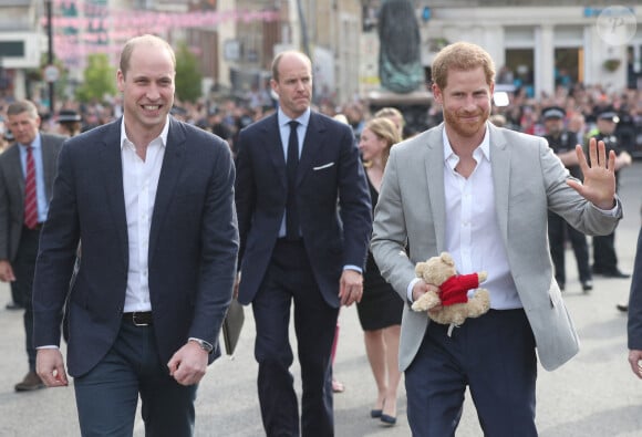 Le prince William, duc de Cambridge et le prince Harry arrivent au château de Windsor à la veille du Mariage Royal du prince Harry et de Meghan Markle le 18 mai 2018. 